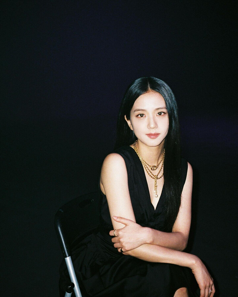 210801 - JISOO Instagram Update documents 2