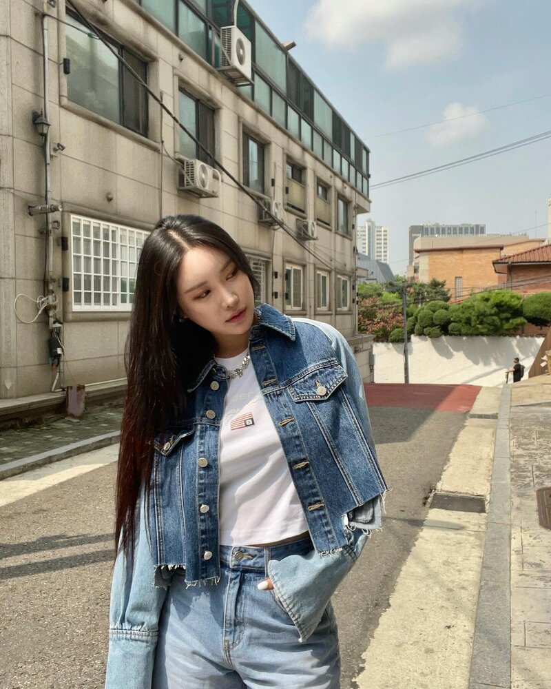 210825 Brave Girls Minyoung Instagram Update documents 2