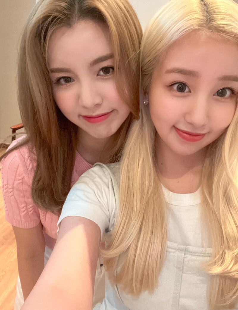 220830 WOOAH members sns update with SORA documents 15