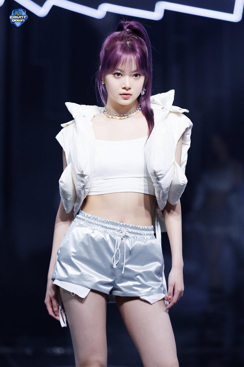 240222 LE SSERAFIM Eunchae - 'EASY' and 'Swan Song' at M Countdown documents 2