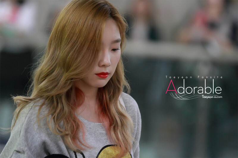 130619-20 Girls' Generation Taeyeon at Incheon & Gimpo Airports documents 4