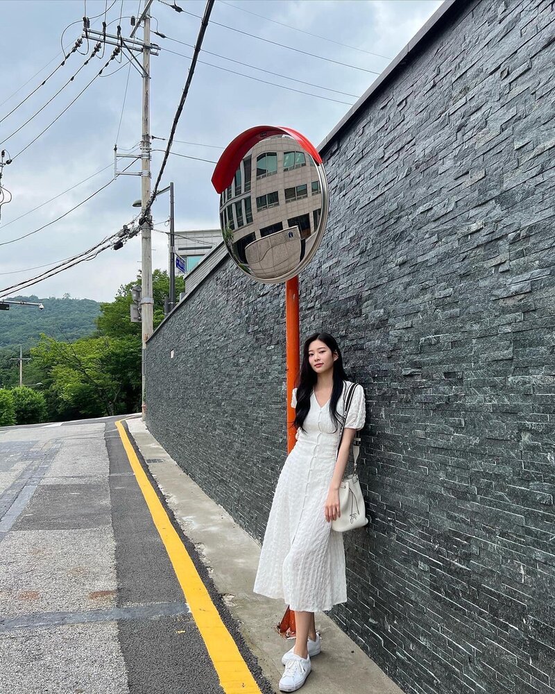 220710 Kim Minju Instagram Update documents 1