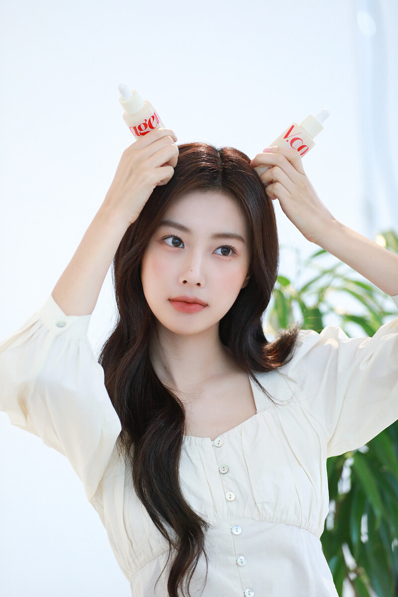 221029 8D Naver Post - Kang Hyewon - Manyo Factory Photoshoot Behind documents 10