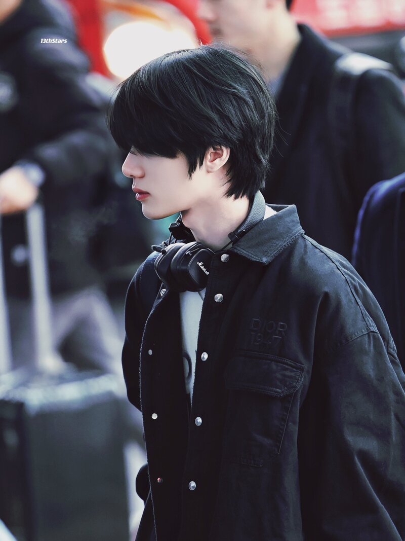 240117 TXT Beomgyu at Incheon International Airport documents 3