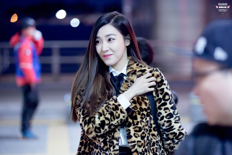 151206 SNSD Tiffany at Incheon Airport documents 10