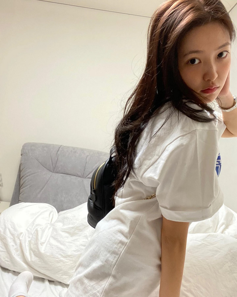 210429 Red Velvet Yeri Instagram Update documents 1