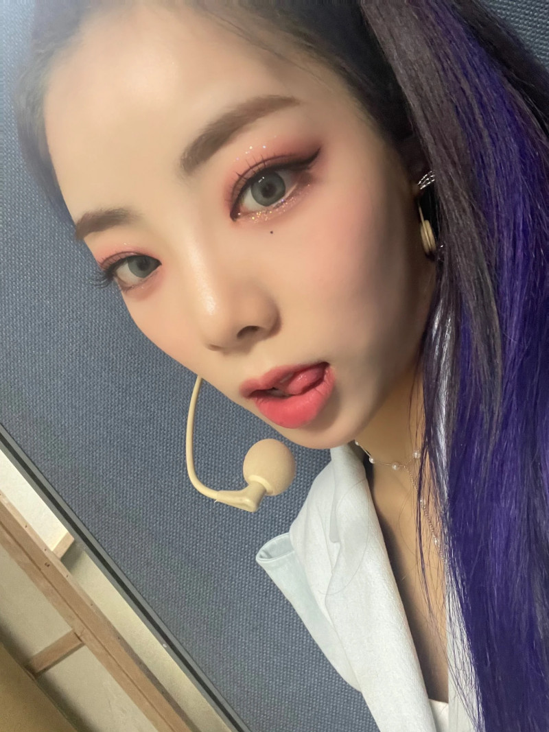 210504 PURPLE KISS Twitter Update - Goeun documents 2