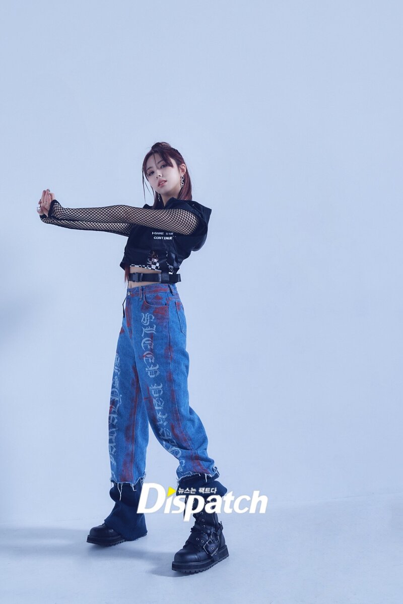 220726 IREH - PURPLE KISS 'GEEKYLAND' Promotional Photoshoot by DISPATCH documents 3