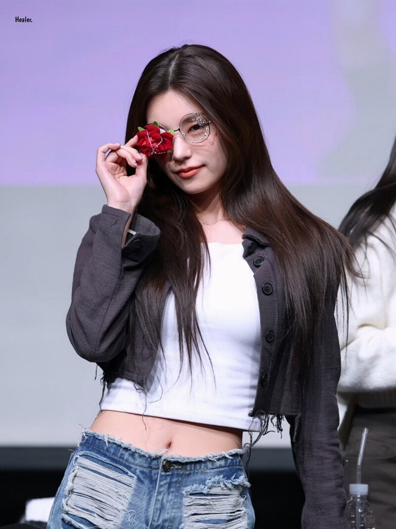 230131 ITZY Yeji - WithMuu Fansign documents 9