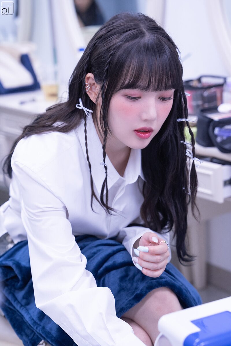 230920 Bill Entertainment Naver Post - YERIN 'Bambambam' Music show promotions behind documents 10