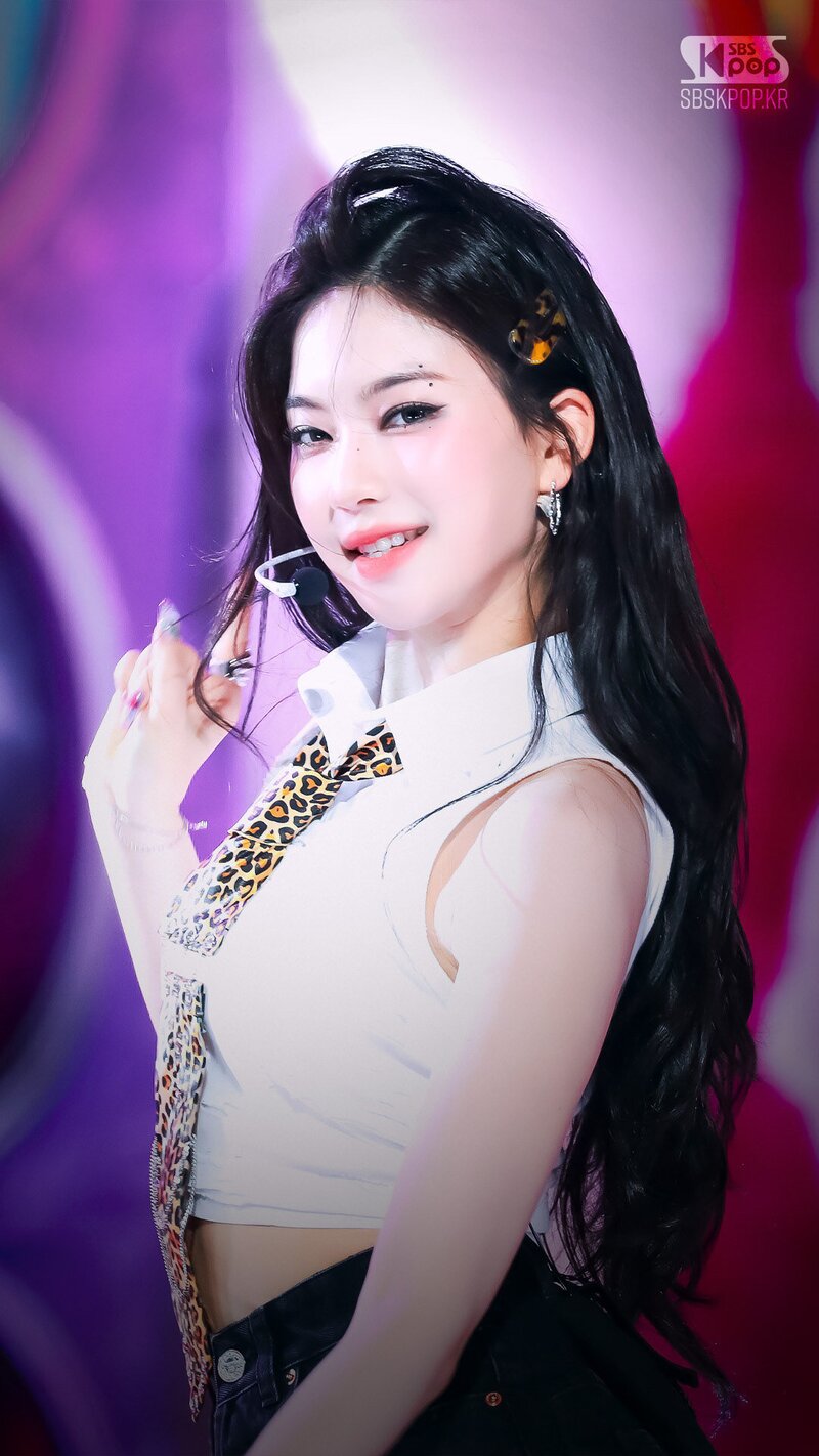 240707 STAYC Isa - ‘Cheeky Icy Thang’ at Inkigayo documents 4