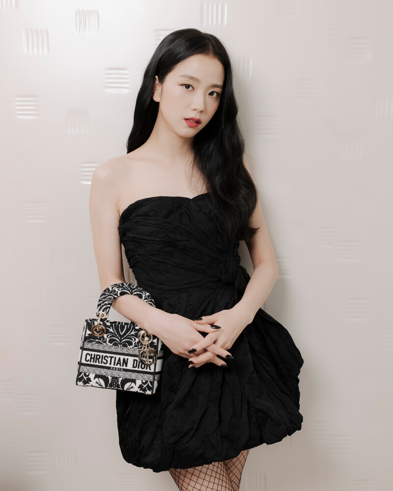 BLACKPINK Jisoo 2023 Dior Spring-Summer Show Day Diary Photoshoot documents 3