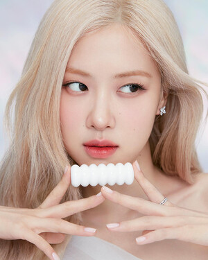 ROSÉ x Sulwhasoo - Perfecting Lip Colour