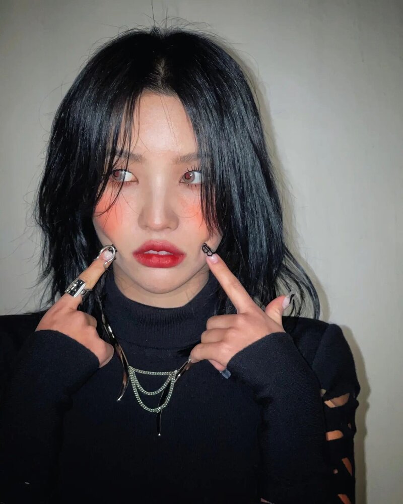 220318 (G)I-DLE Soyeon Instagram Update documents 1
