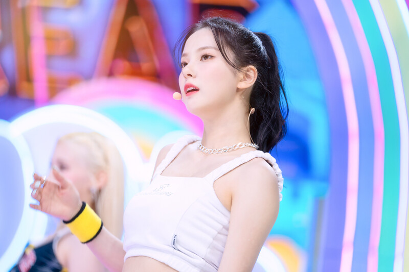 220703 Kep1er Yujin 'Up!' at Inkigayo documents 11