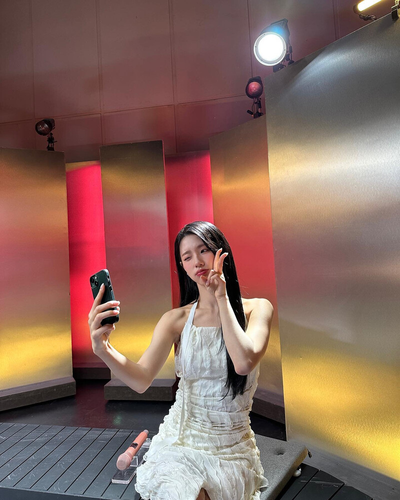 230524 (G)I-DLE Miyeon Instagram Update documents 8