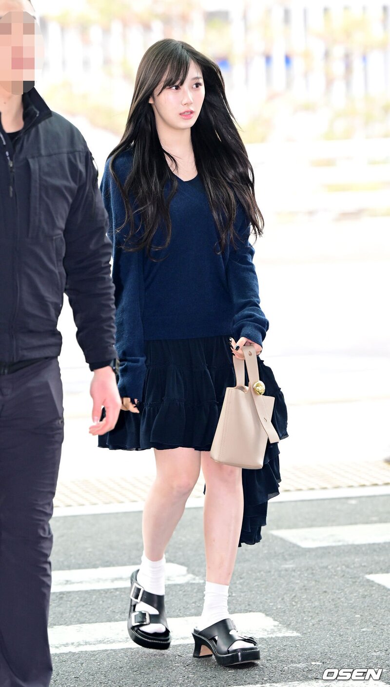 240229 GISELLE at the Incheon International Airport documents 10