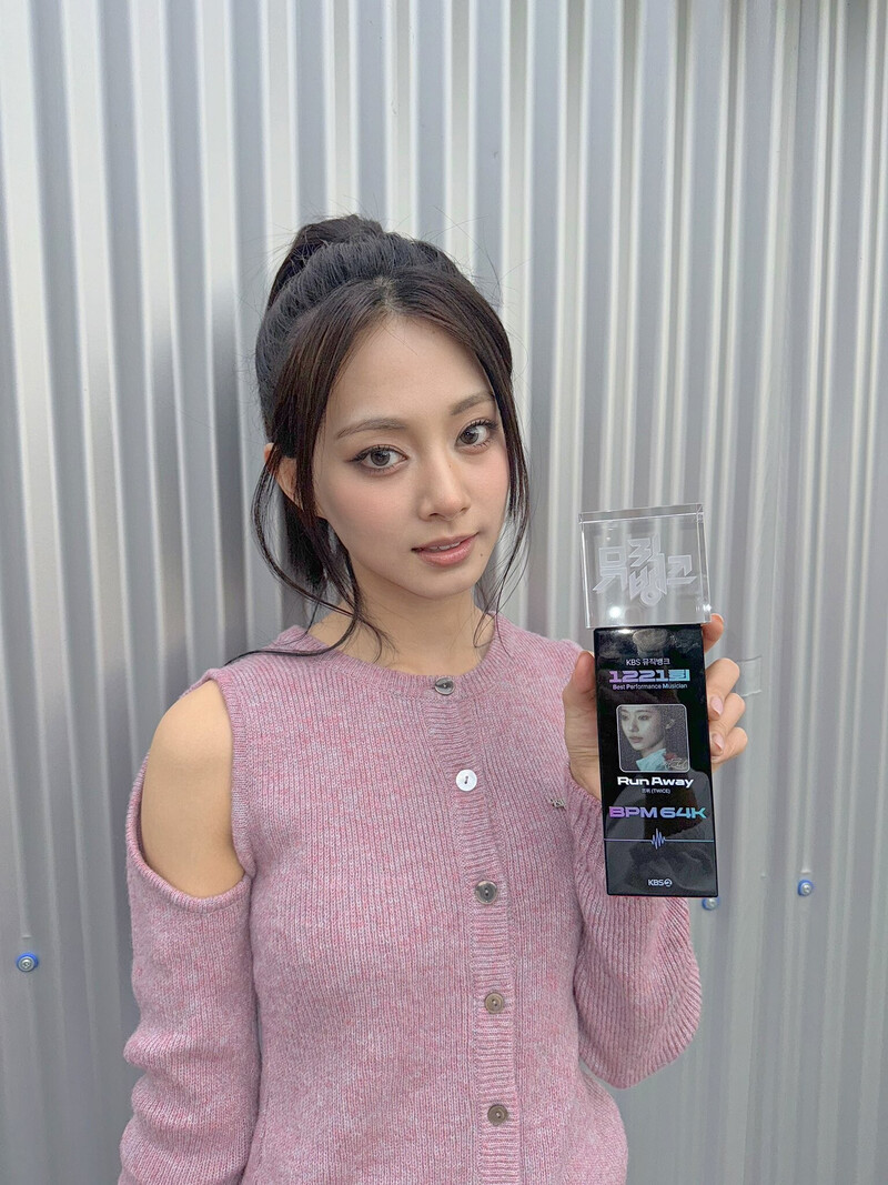 241008 - TWICE Twitter Update with TZUYU documents 1