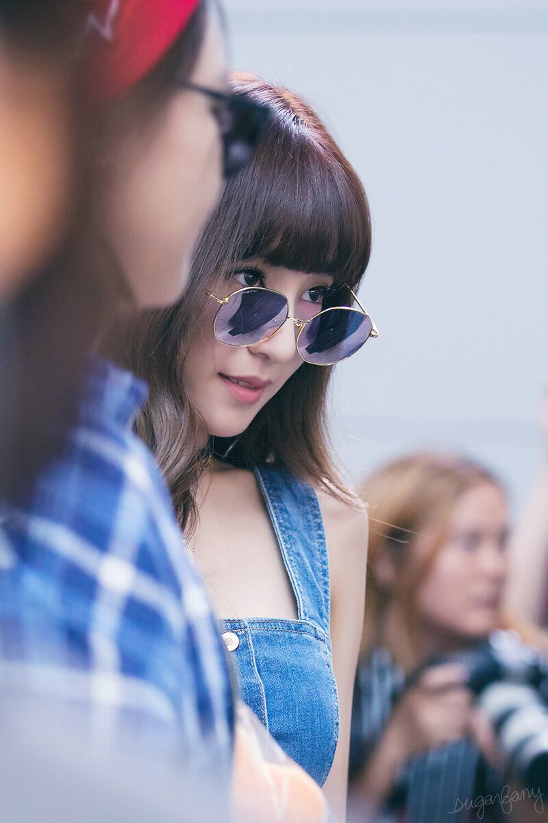 160715 SNSD Tiffany at Incheon Airport documents 4