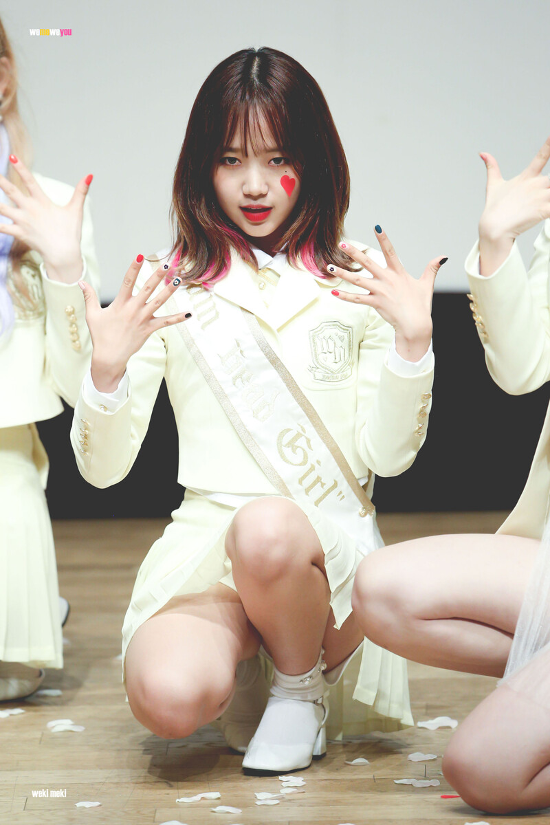 190608 Weki Meki Yoojung at 'LOCK END LOL' Fansign documents 2