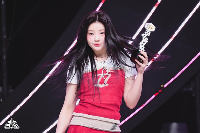 240420 ILLIT Wonhee - 'Magnetic' Encore Stage at Music Core documents 4