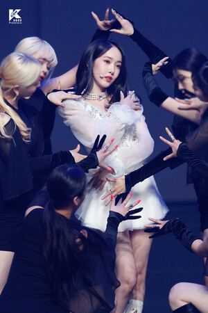 220513 KCON Twitter Update - Viviz SinB Official Stage Photos