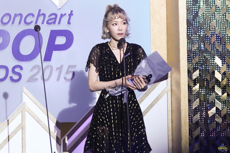 160217 Girls' Generation Taeyeon at Gaon Chart Awards documents 5