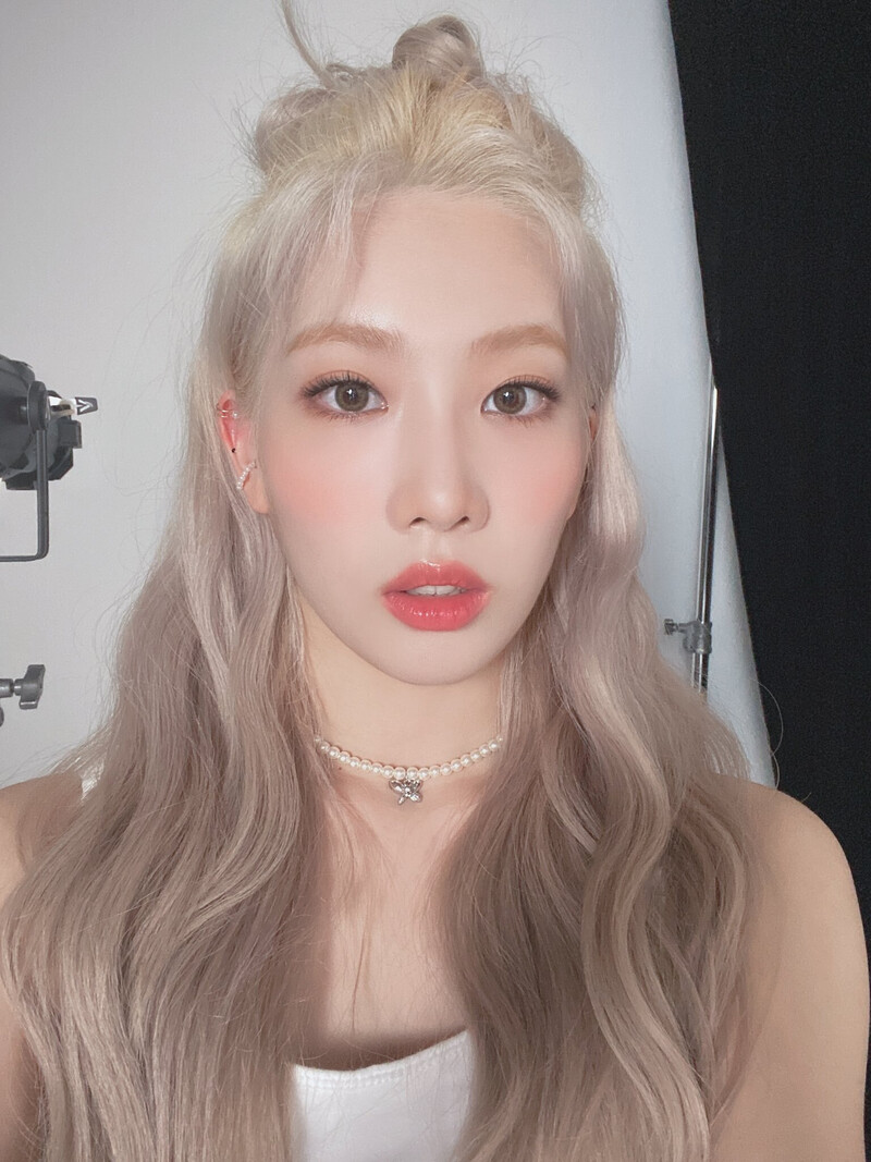 210908 LOONA Twitter Update - Kim Lip documents 3