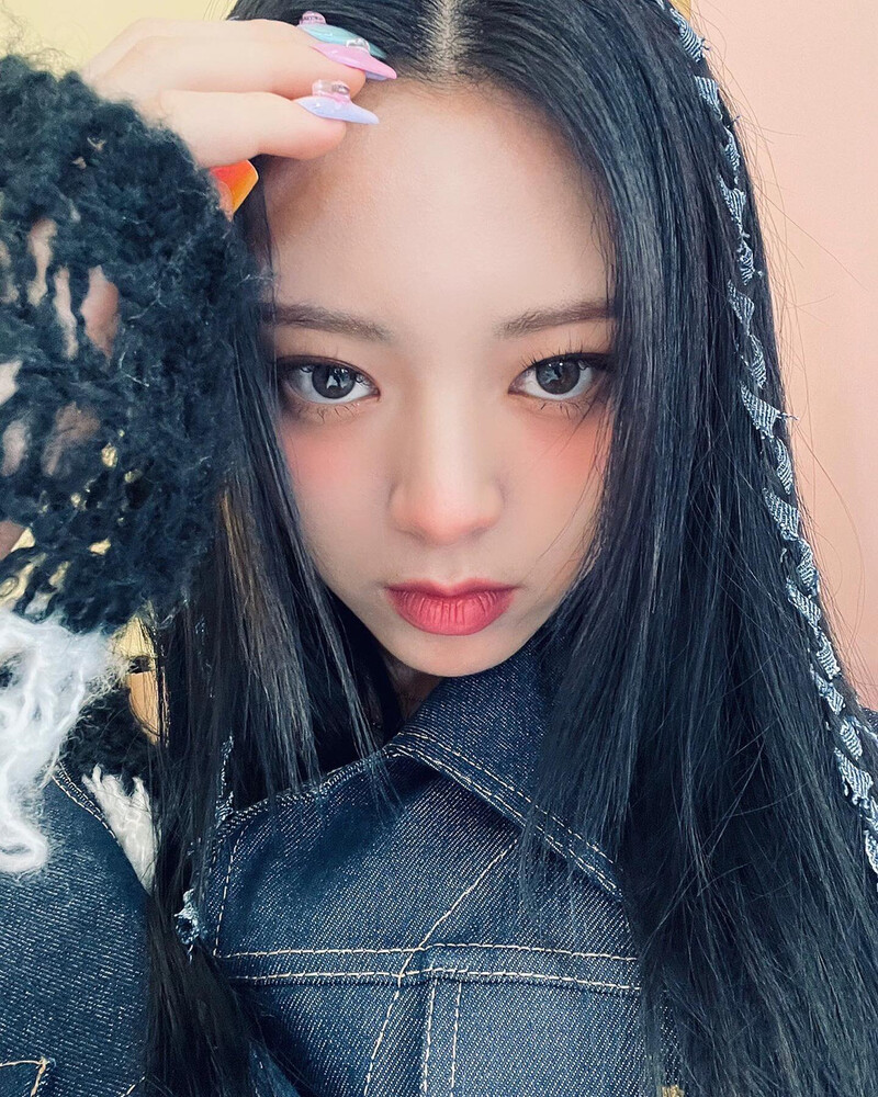 210925 ITZY Instagram Update - Yuna documents 10