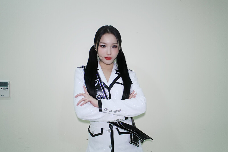 211214 Dreamcatcher Naver Post - "HALLOWEEN MIDNIGHT" Behind documents 11