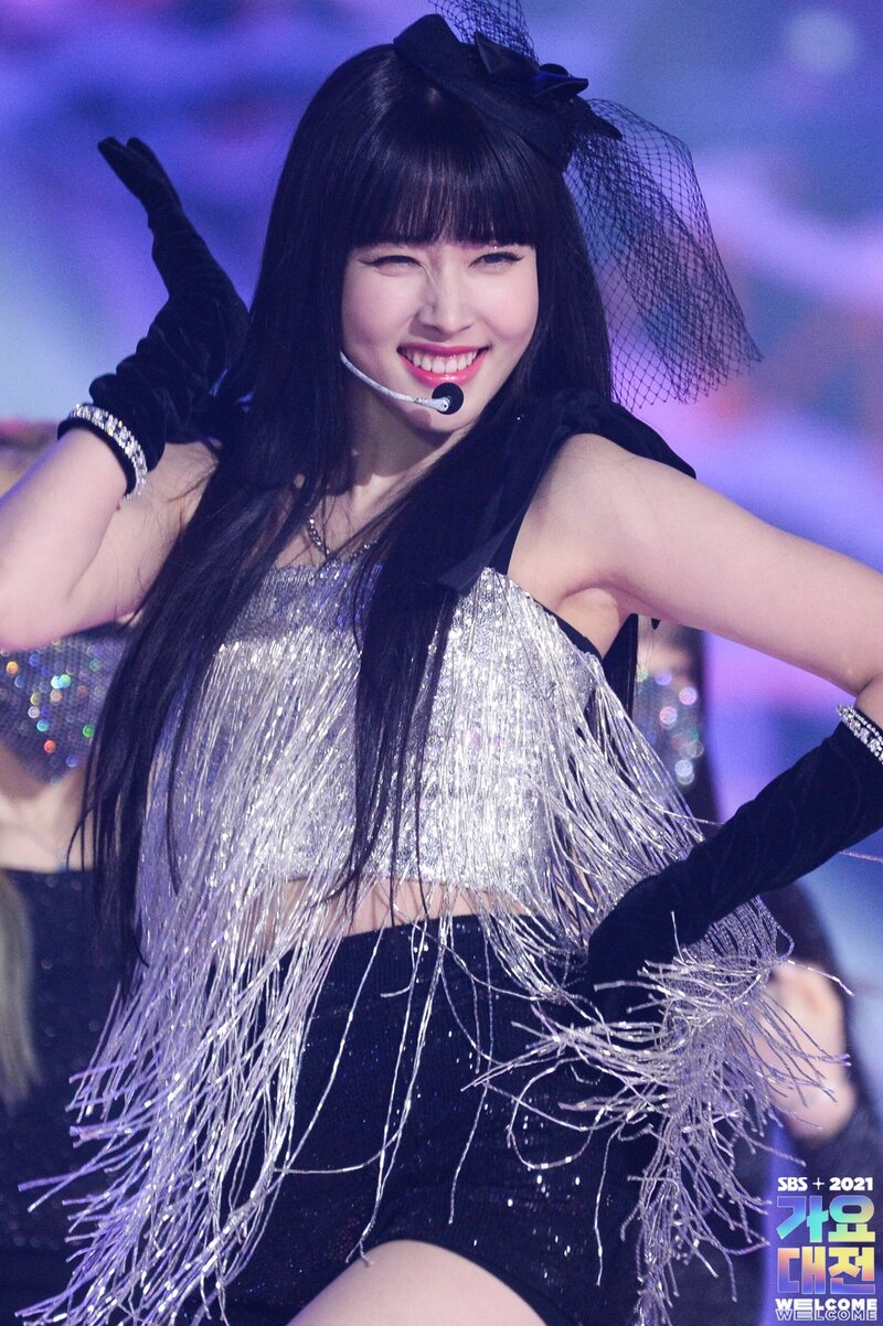 211225 STAYC at SBS Gayo Daejeon documents 10