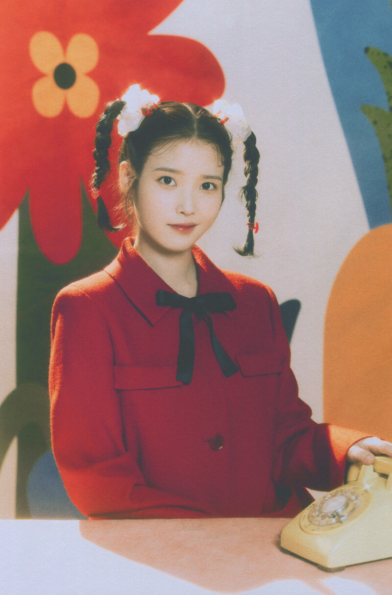 IU - 5th Official ‘UAENA’ Fanclub Kit [SCANS] documents 1