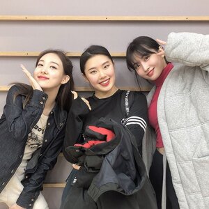200205 Lee Jung Lee Instagram Update with Nayeon and Momo