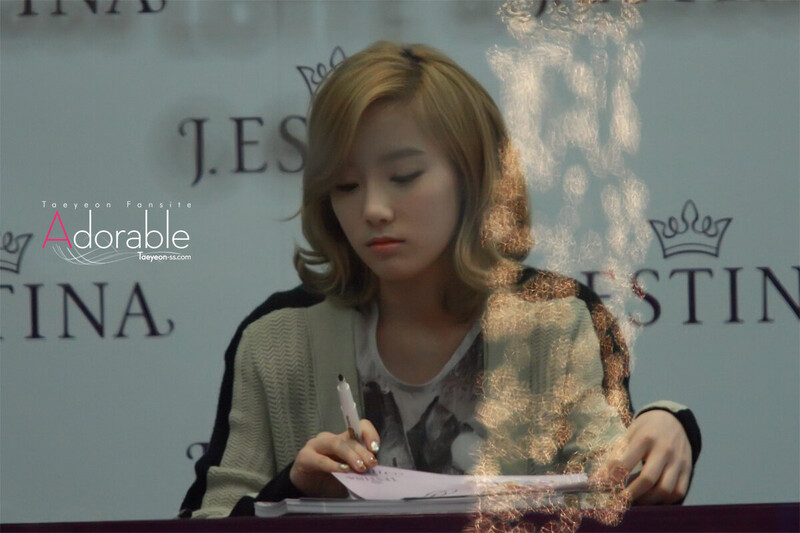 111204 Girls' Generation Taeyeon at J.ESTINA Fansign documents 1