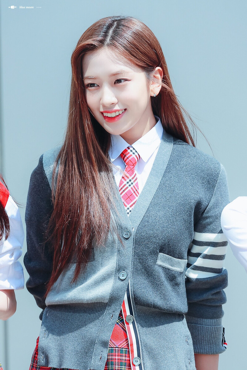 220818 IVE Yujin - 'Knowing Bros' Commute documents 17