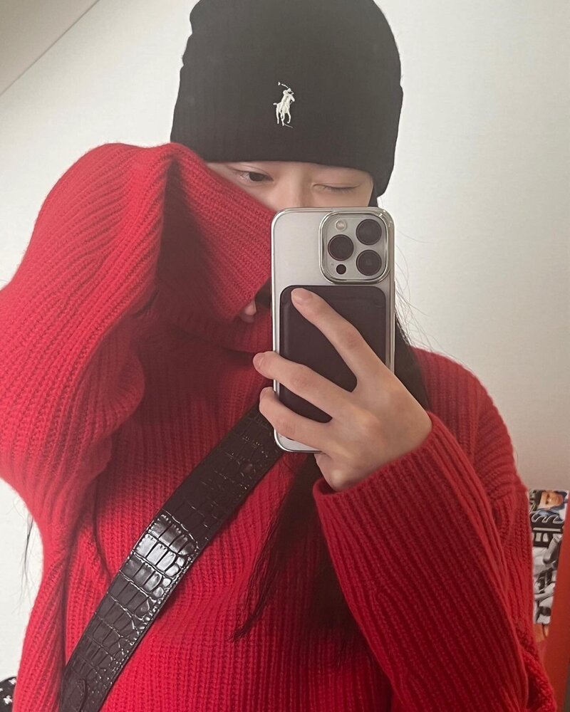 221229 Kim Minju Instagram Update documents 2