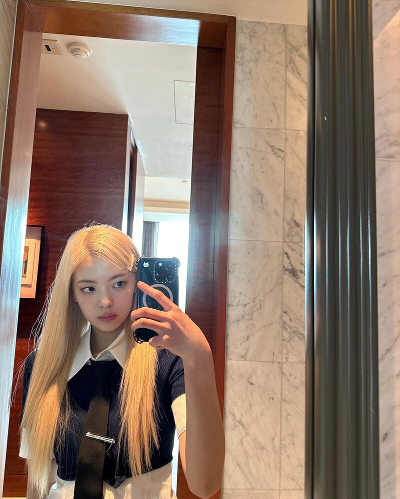 230426 ITZY Instagram Update - Lia documents 7