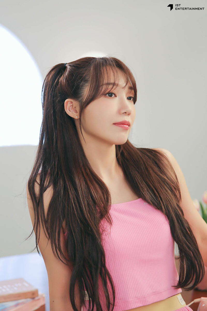 230612 IST Naver post- EUNJI 'Nareun Lookbook'  behind documents 2