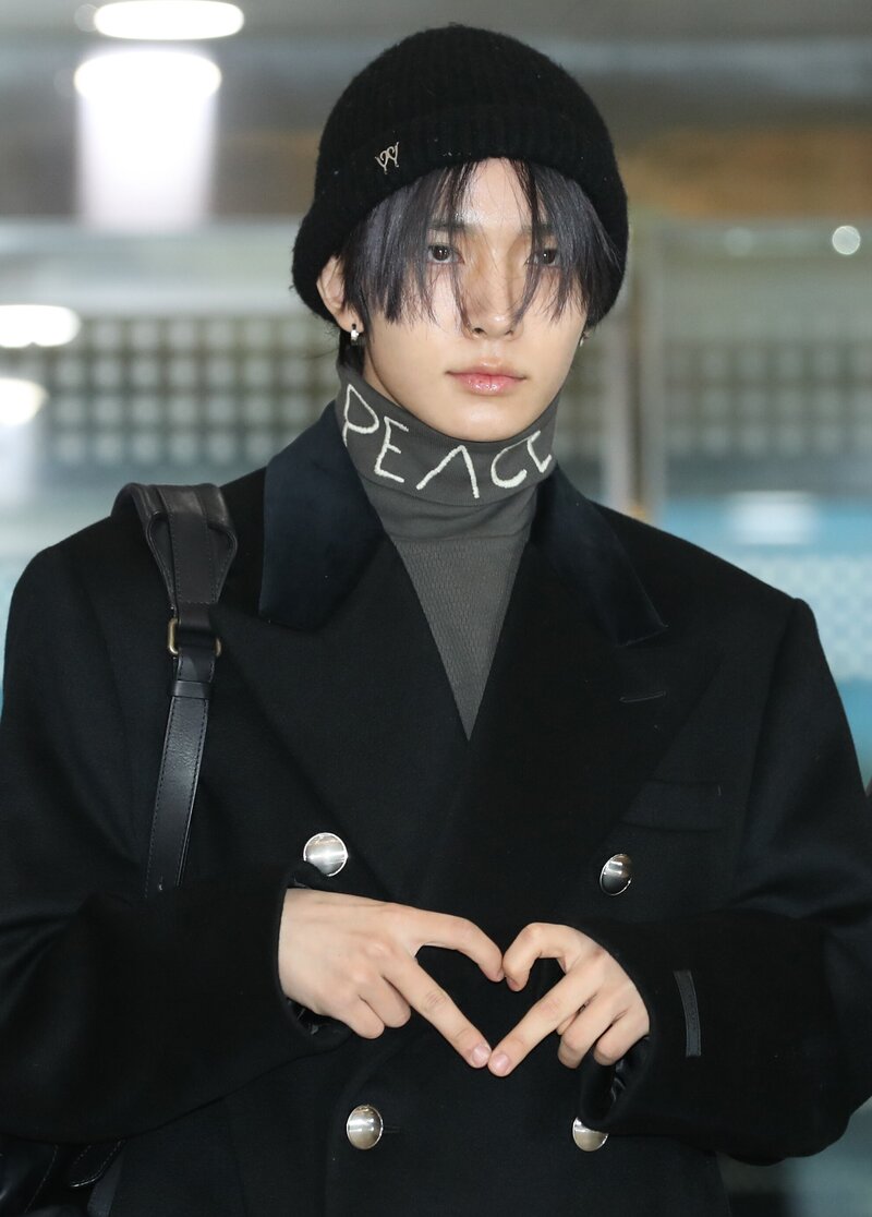231208 ENHYPEN Heeseung at Gimpo International Airport | kpopping