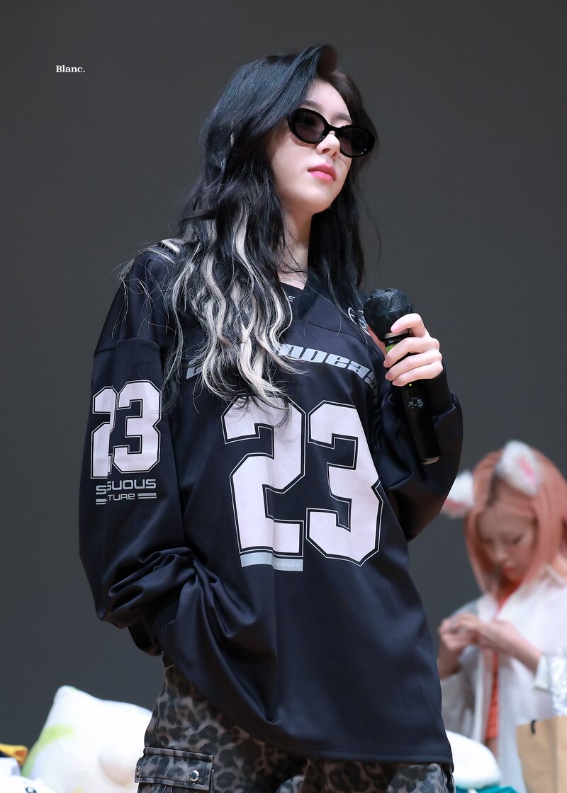 240128 ITZY Chaeryeong at Fansign Event documents 2