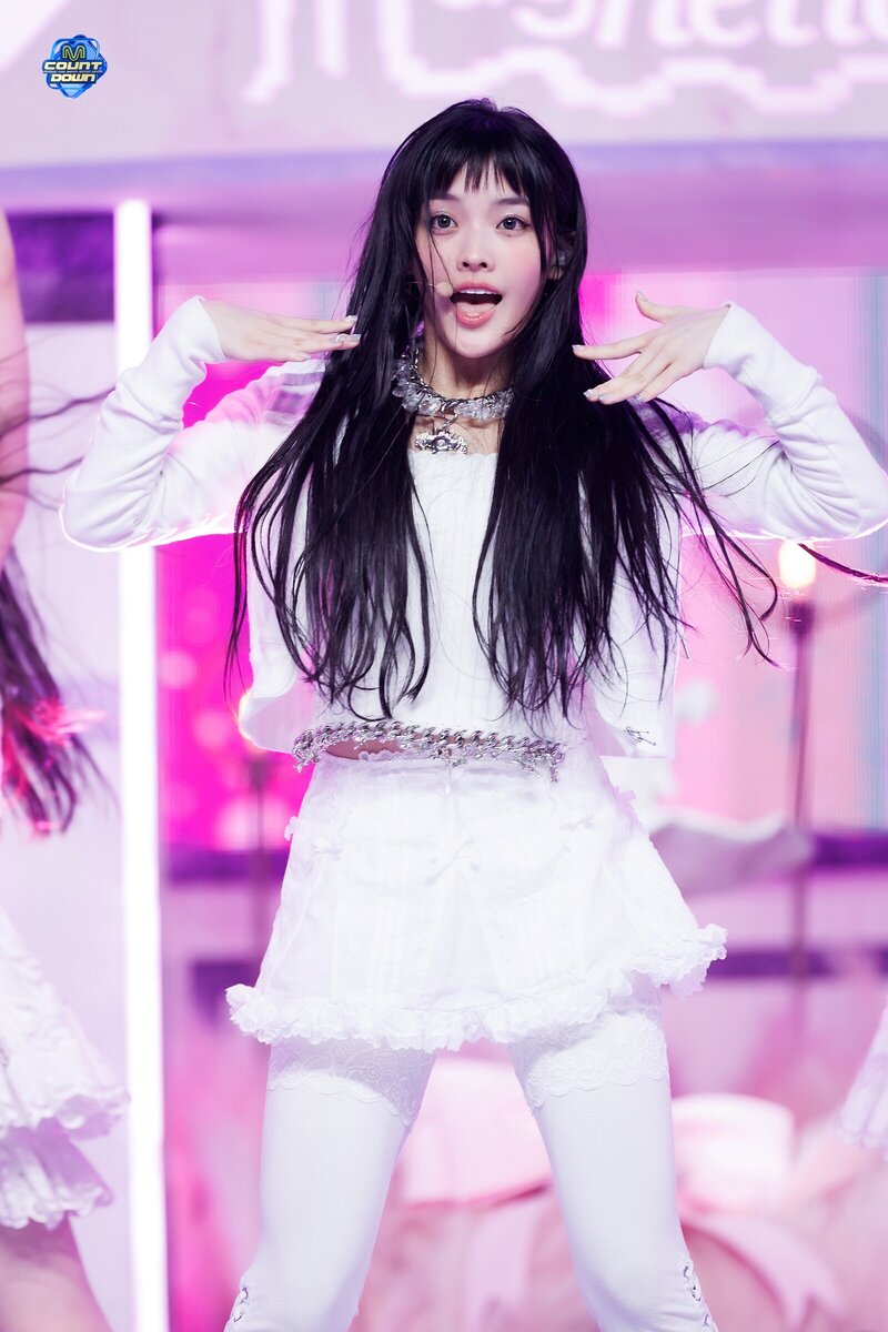 240328 ILLIT Iroha - 'Magnetic' and 'My World' at M Countdown documents 7