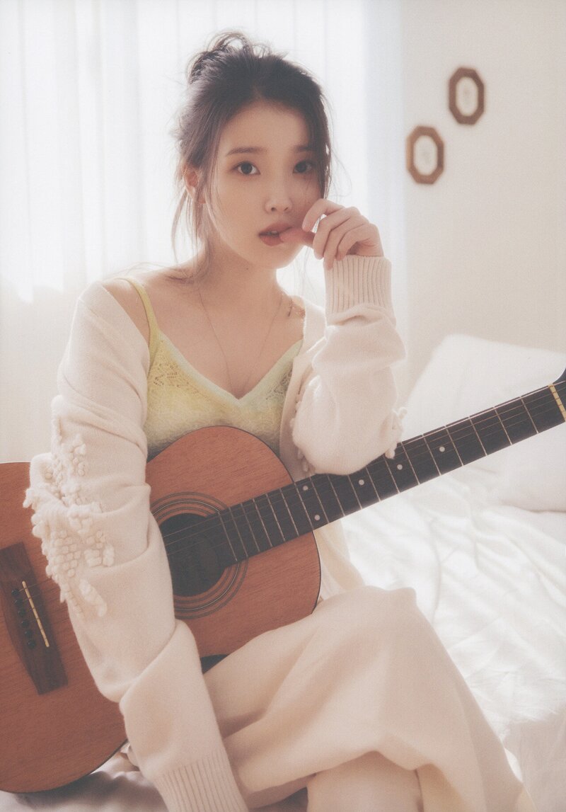 UAENA 6th OFFICIAL FANCLUB KIT PHOTO BOOK documents 18