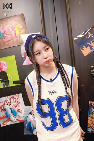 231102 WM Naver - Lee Chae Yeon 'LET'S DANCE' Promotional Activities Behind