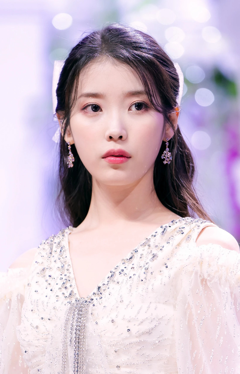 210328 IU - 'Coin' + 'LILAC' at Inkigayo documents 9