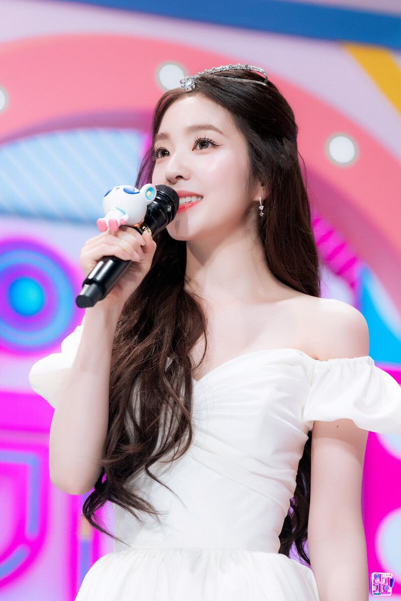 240707 Red Velvet Irene - Inkigayo MC documents 1