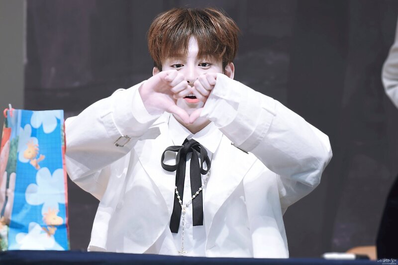 180121 Block B Kyung at Re:MONTAGE fansign documents 1