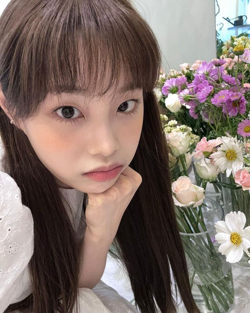 230611 Chuu Instagram Update documents 2