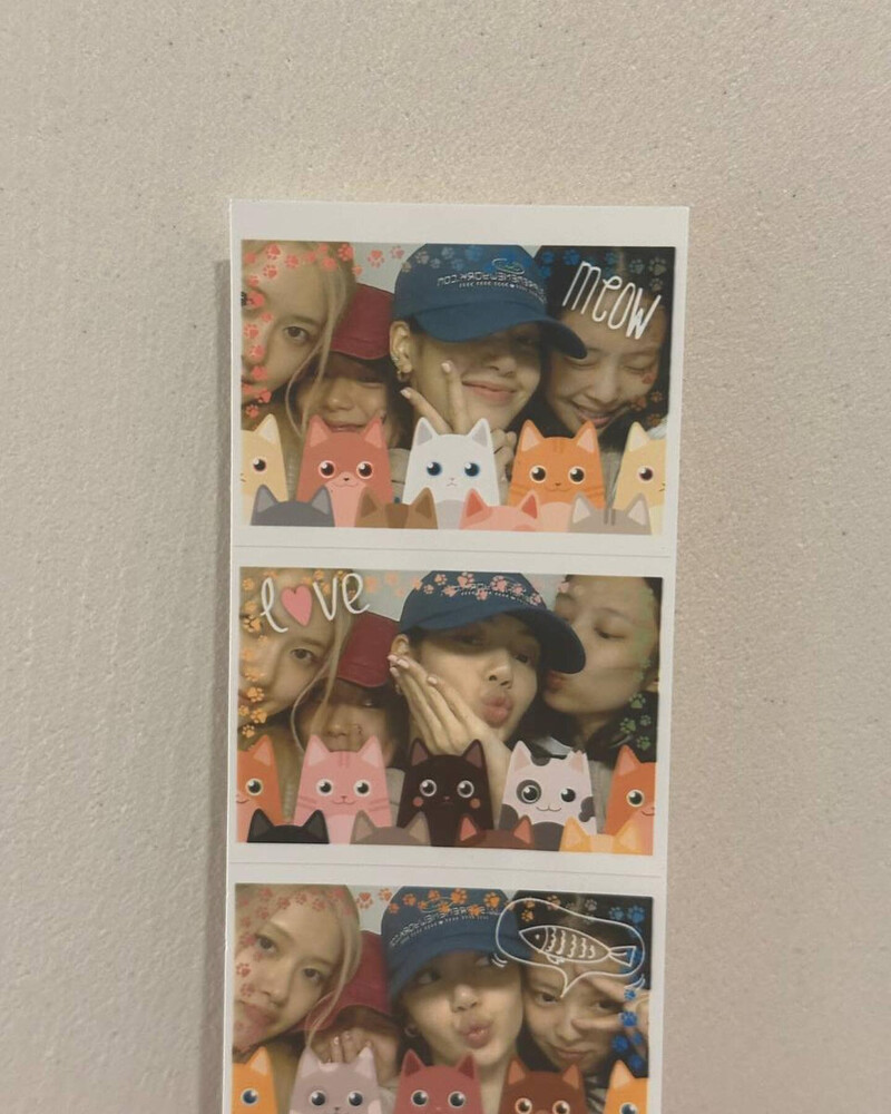 230808 - ROSÉ Instagram Update with BLACKPINK documents 2