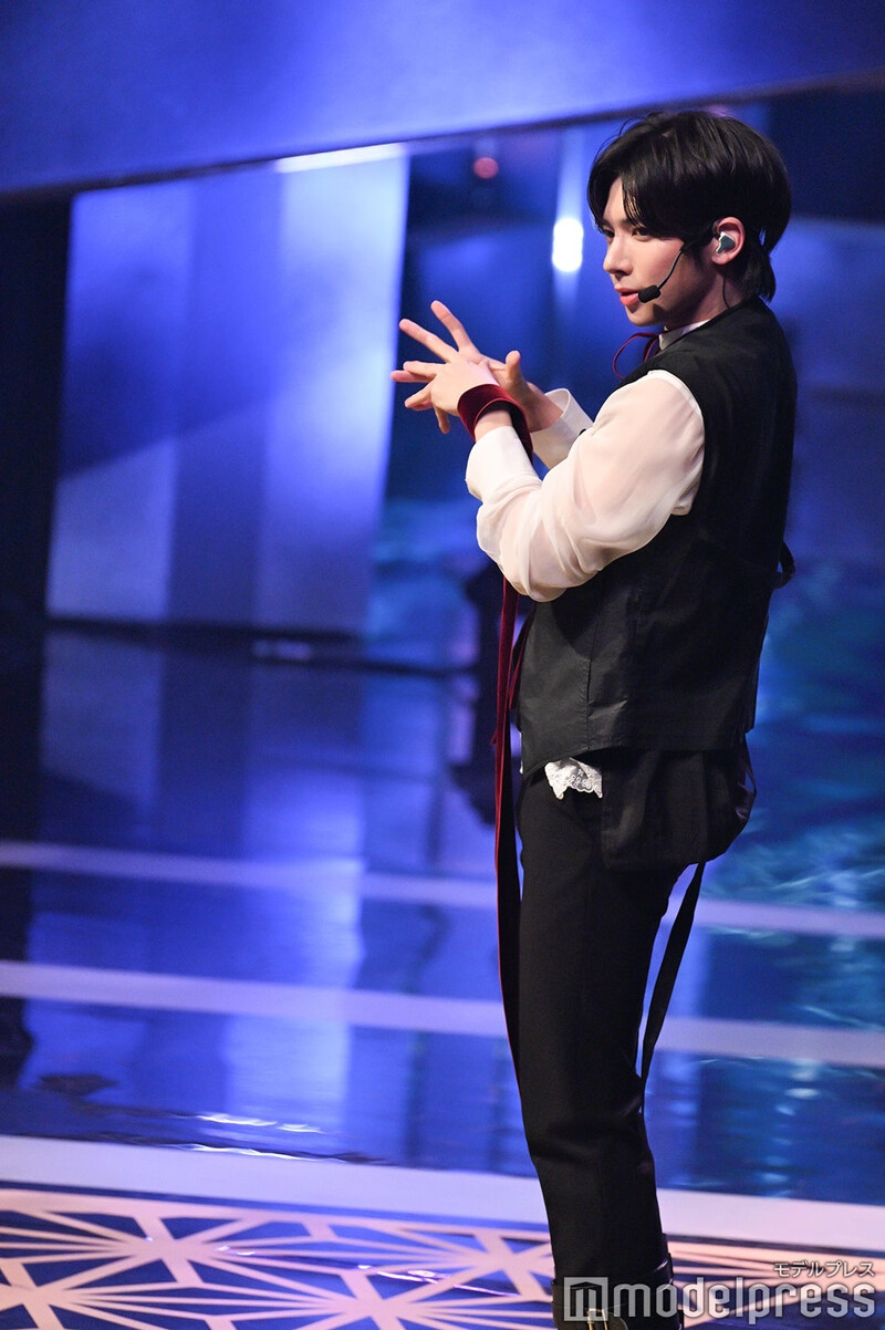 241230 TXT Taehyun at "66th Shining! Japan Record Awards" documents 3