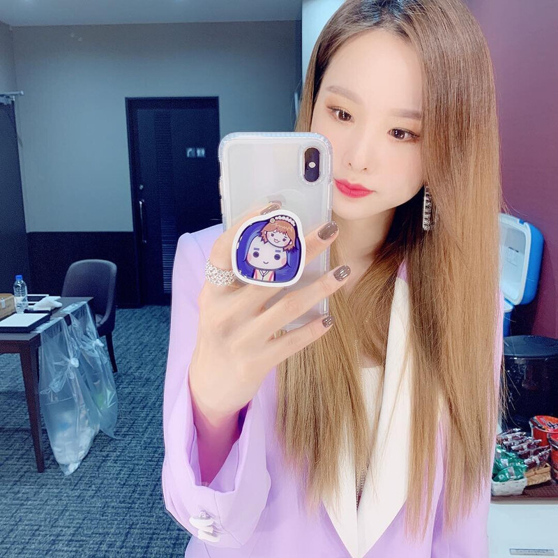 190213 Solji Instagram Update documents 2